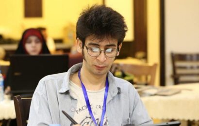 مجتبی حیدرپناه: ایده گرفتن از تلسکوپ برای طراحی پوستر؛ نگاهم رو به آینده بود